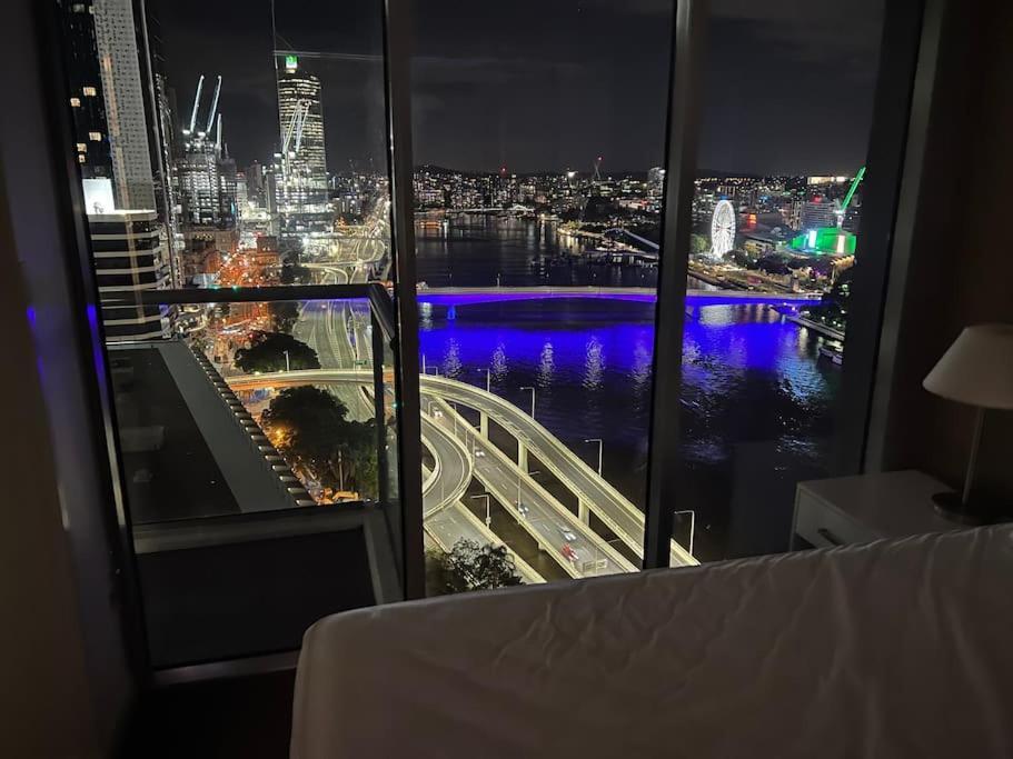 City Living - Brisbane River-View 2 Bedroom Apt エクステリア 写真